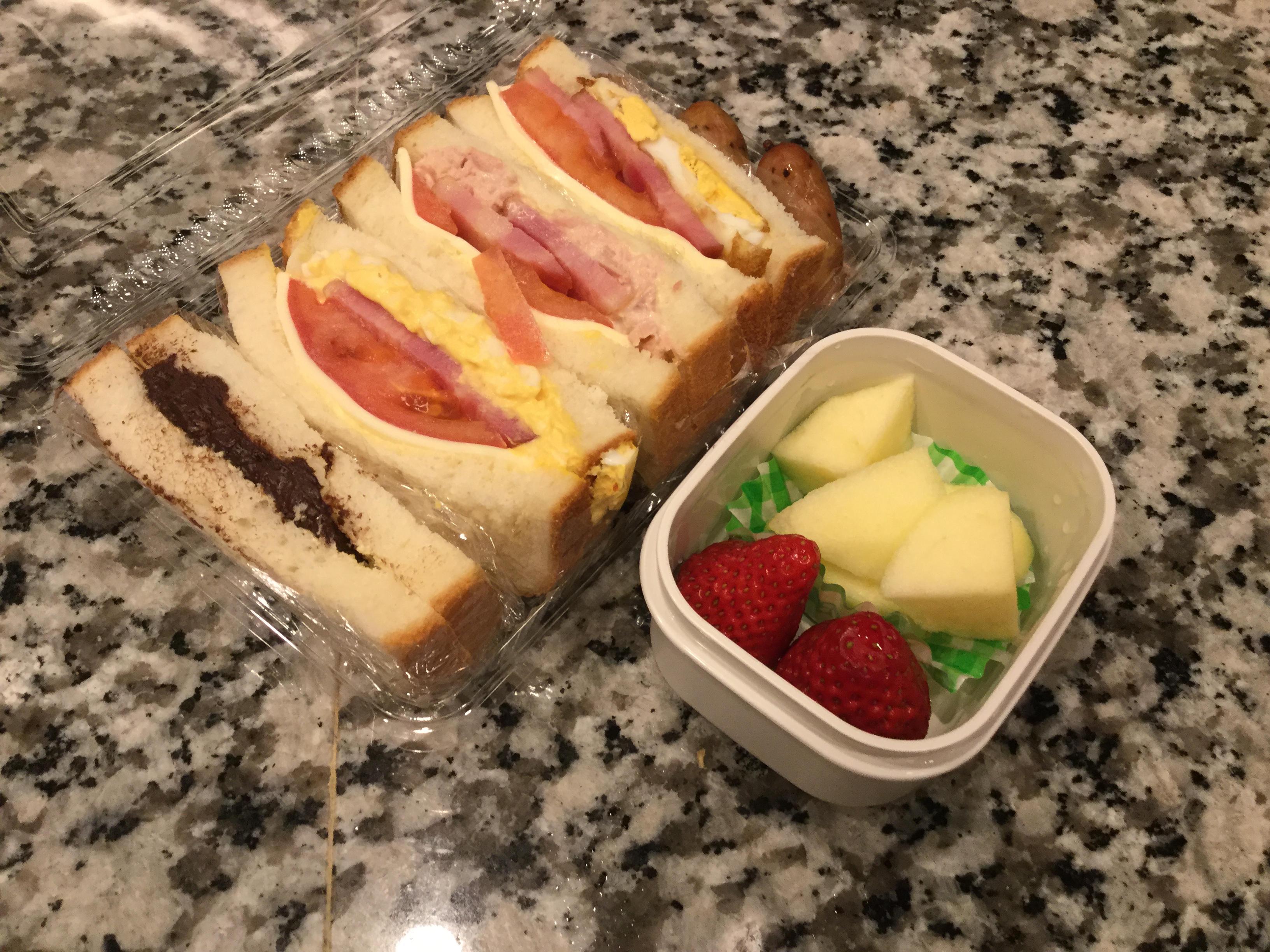 今日のお弁当は久しぶりのサンドイッチです ゆたつか父さんのブログ