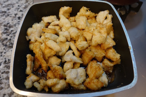 今日のお弁当は焼うどんと鶏ムネ肉の甘辛チキンなどを作りました。