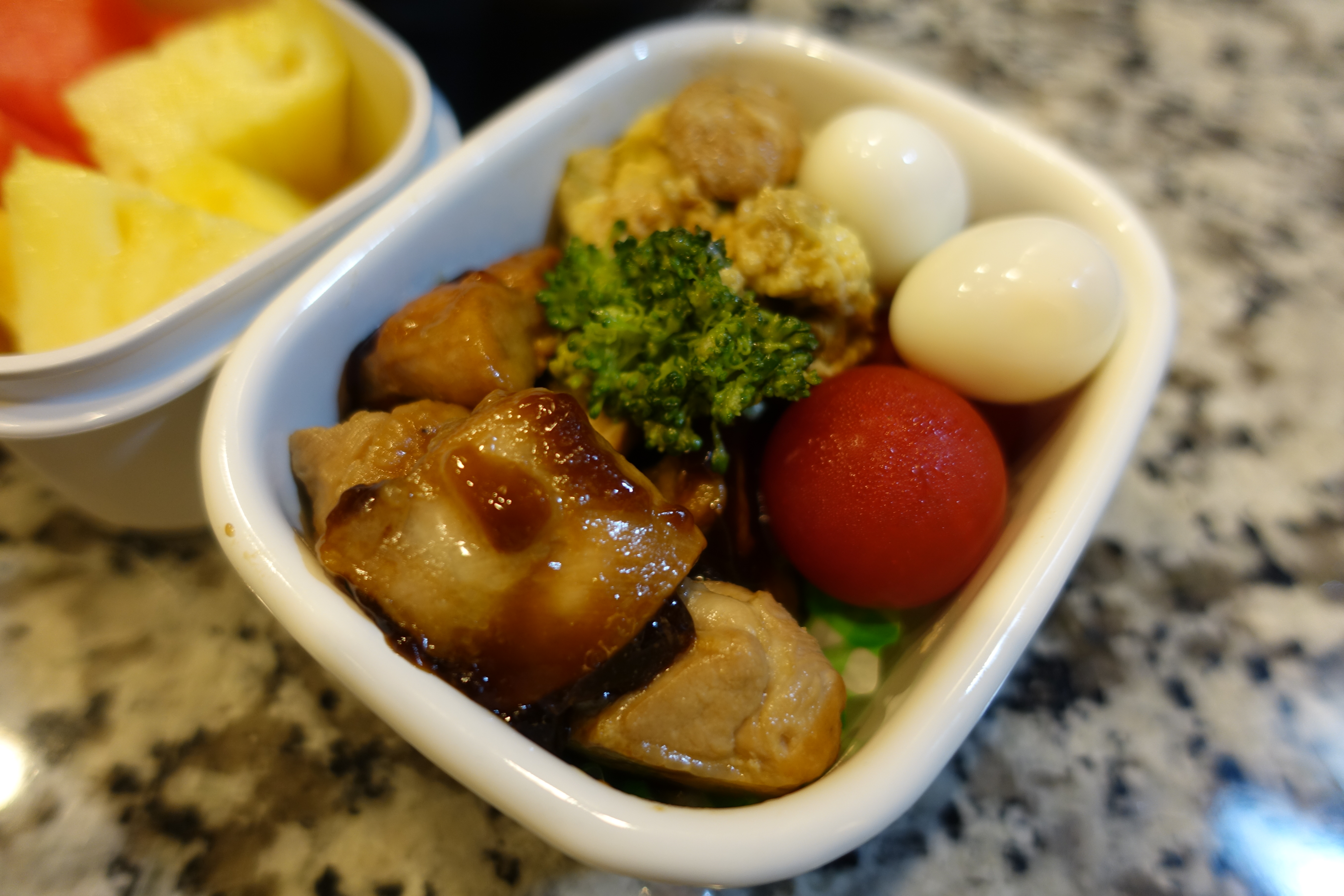 今日のお弁当は鶏もも肉の照り焼きとウィンナーとブロッコリーの炒め物です ゆたつか父さんのブログ